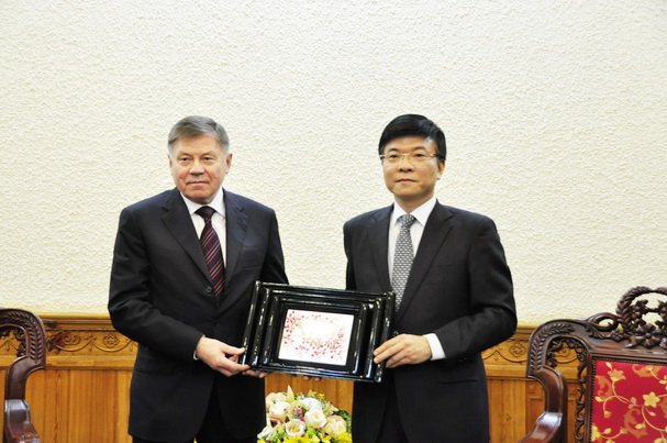 Thứ trưởng Lê Thành Long tiếp xã giao Chánh án Tòa án tối cao Liên bang Nga 