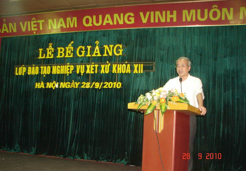Bế giảng lớp đào tạo nghiệp vụ luật sư Khóa VIII đợt 2 tại Hà Nội
