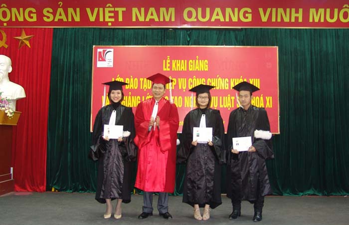 Bế giảng lớp đào tạo nghiệp vụ luật sư khoá 11 tại Hà Nội