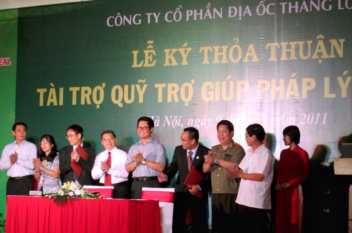 Lễ ký thỏa thuận tài trợ cho Quỹ Trợ giúp pháp lý Việt Nam với Công ty cổ phần Địa ốc Thăng Long