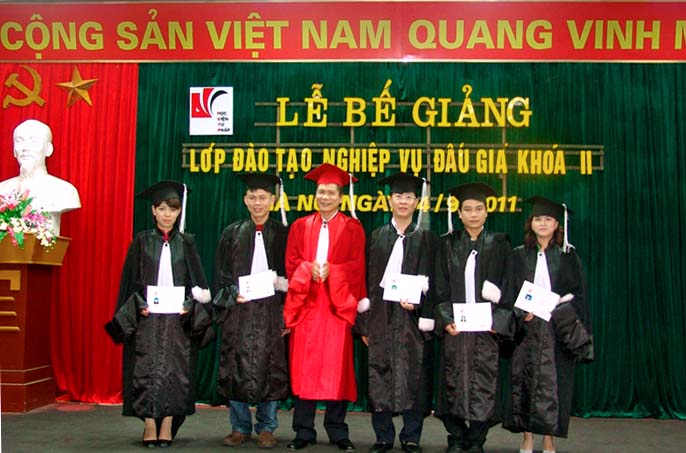 Bế giảng lớp đào tạo nghề đấu giá khoá II tại Hà Nội