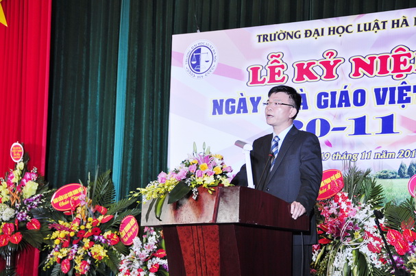 Thứ trưởng Bộ Tư pháp Lê Thành Long chúc mừng Trường Đại học Luật Hà Nội nhân kỷ niệm ngày Nhà giáo Việt Nam
