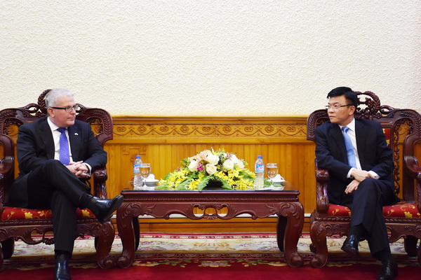 Bộ trưởng Lê Thành Long tiếp xã giao Đại sứ Australia, Hàn Quốc và Singapore