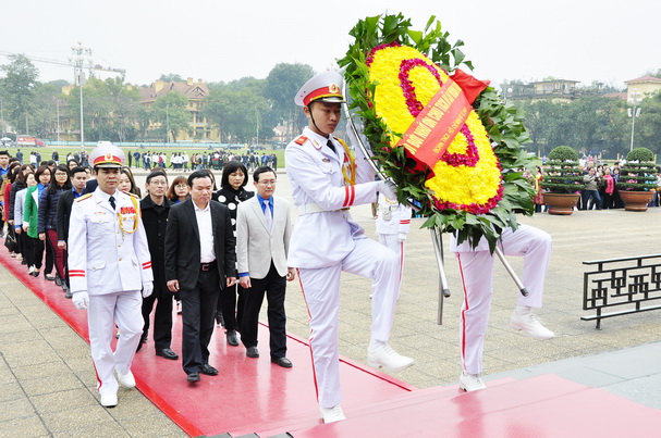 Lễ dâng hương và báo công Chủ tịch Hồ Chí Minh nhân dịp Tháng Thanh niên năm 2016