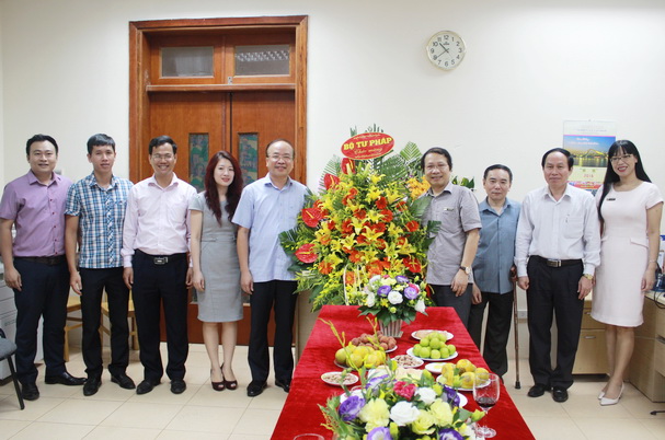 Thứ trưởng Phan Chí Hiếu chúc mừng các cơ quan báo chí nhân ngày báo chí cách mạng Việt Nam.