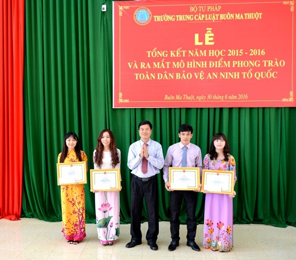 TCL Buôn Ma Thuột tổ chức Lễ TK năm học 2015-2016 và ra mắt mô hình PT toàn dân bảo vệ ANTQ