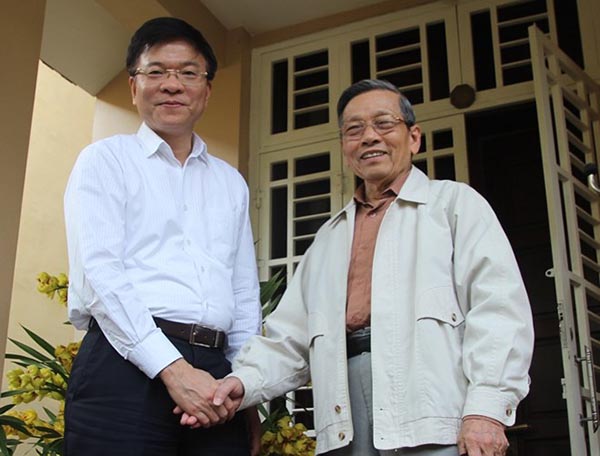 Bộ trưởng Lê Thành Long chúc Tết gia đình nguyên Phó Chủ tịch Quốc hội Nguyễn Văn Yểu
