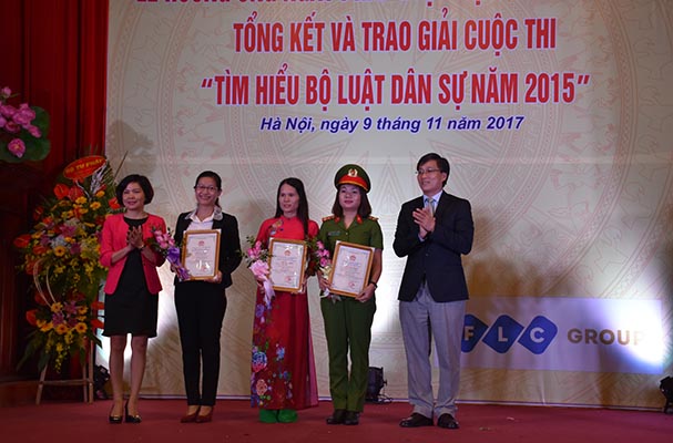 TP Hà Nội tổ chức thành công cuộc thi tìm hiểu BLDS 2015 và Lễ hưởng ứng Ngày Pháp luật năm 2017