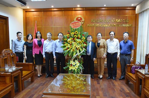 Thứ trưởng Lê Tiến Châu chúc mừng Ngày Nhà giáo Việt Nam tại Bộ Giáo dục và Đào tạo