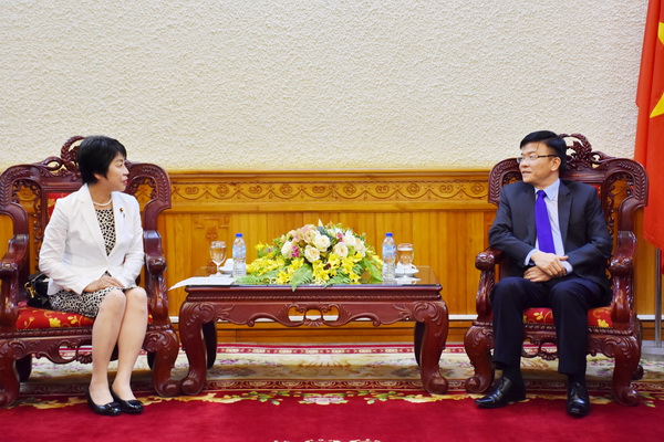Bộ trưởng Lê Thành Long tiếp xã giao nguyên Bộ trưởng Bộ Tư pháp Nhật Bản
