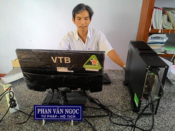 Sở Tư pháp tỉnh Bình Định trang bị máy vi tính cho công chức  Tư pháp - Hộ tịch cấp xã