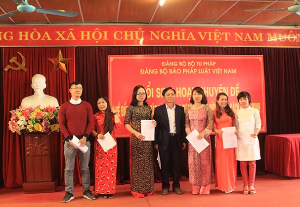 Đảng bộ Báo Pháp luật Việt Nam: Tổ chức sinh hoạt về nguồn tại Khu di tích Đền Hùng