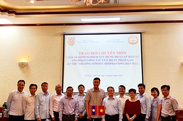 Vụ Pháp luật DSKT chia sẻ kinh nghiệm xây dựng BLDS với Đoàn công tác của Bộ Tư pháp Lào