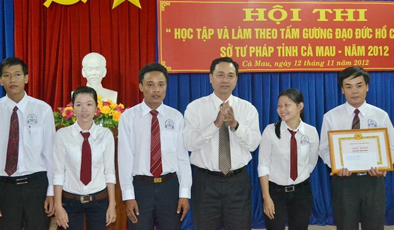 Ca Mau hosted the contest "Study and follow Ho Chi Minh's moral example"