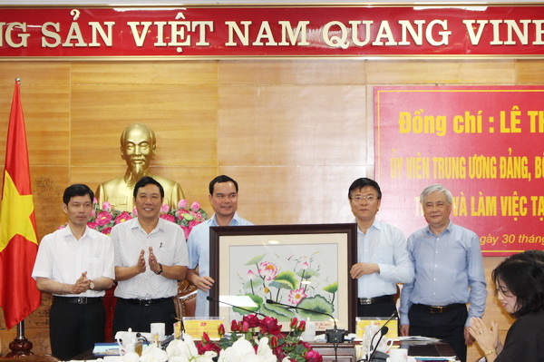 Minister Le Thanh Long paid a working visit to Ha Nam