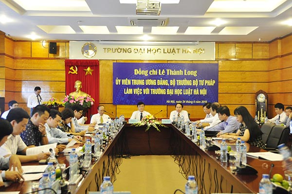 Minister Le Thanh Long held a working session with Ha Noi Law University