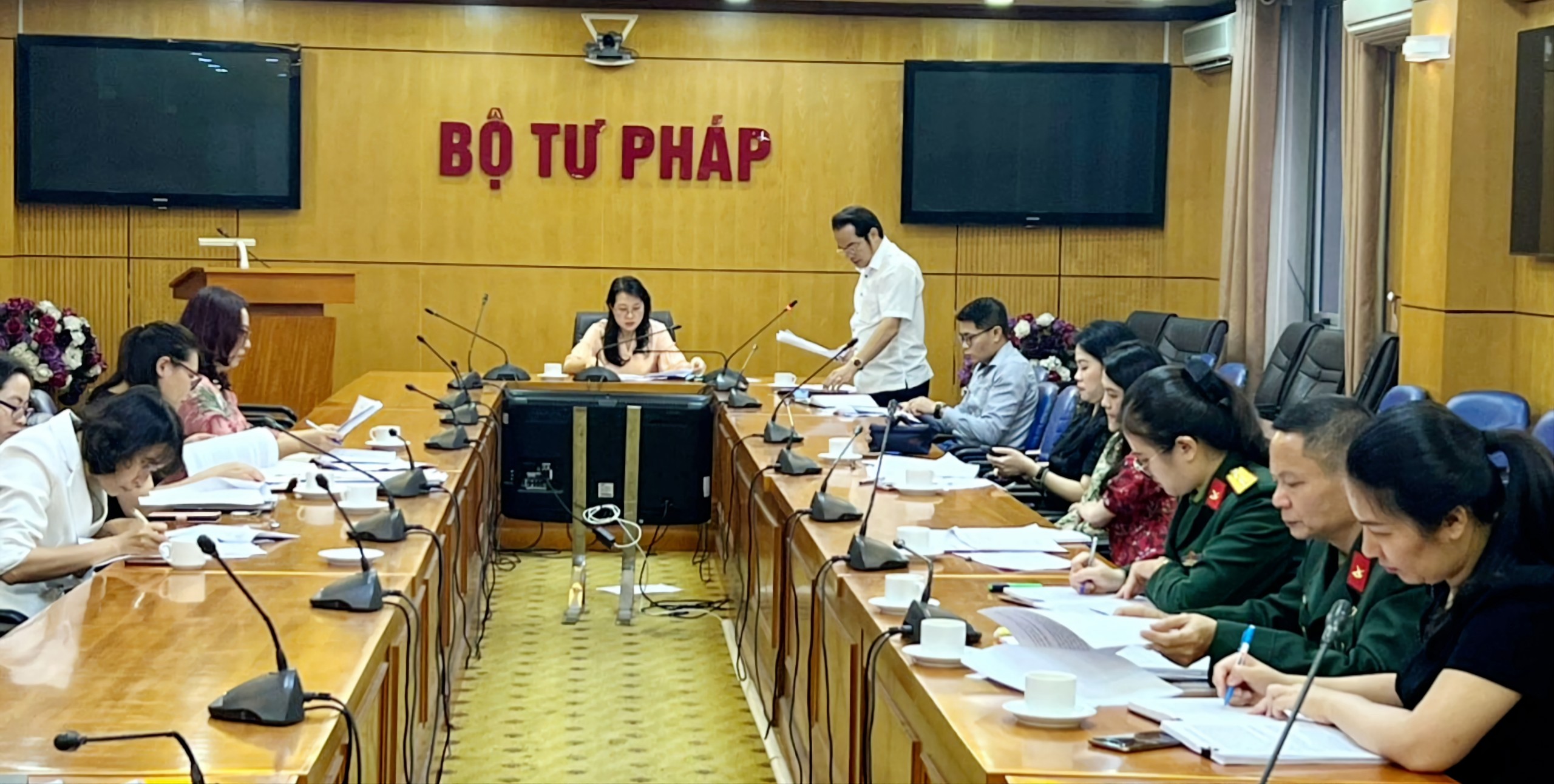 Thường trực Tổ công tác của Thủ tướng Chính phủ về rà soát văn bản QPPL họp trao đổi về kết rà soát Nhóm 1