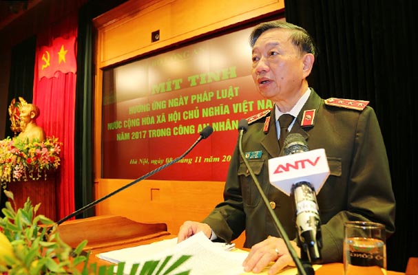 Tiếp tục hoàn thiện và tổ chức thi hành hiệu quả pháp luật về an ninh, trật tự, góp phần xây dựng Nhà nước pháp quyền Việt Nam xã hội chủ nghĩa