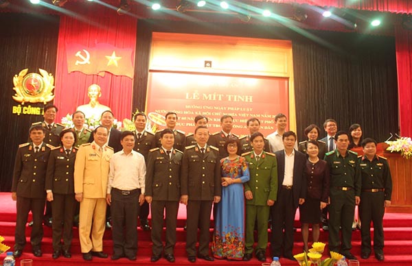 Thứ trưởng Đặng Hoàng Oanh dự Lễ mít tinh hưởng ứng Ngày Pháp luật Việt Nam năm 2018 tại Bộ Công an
