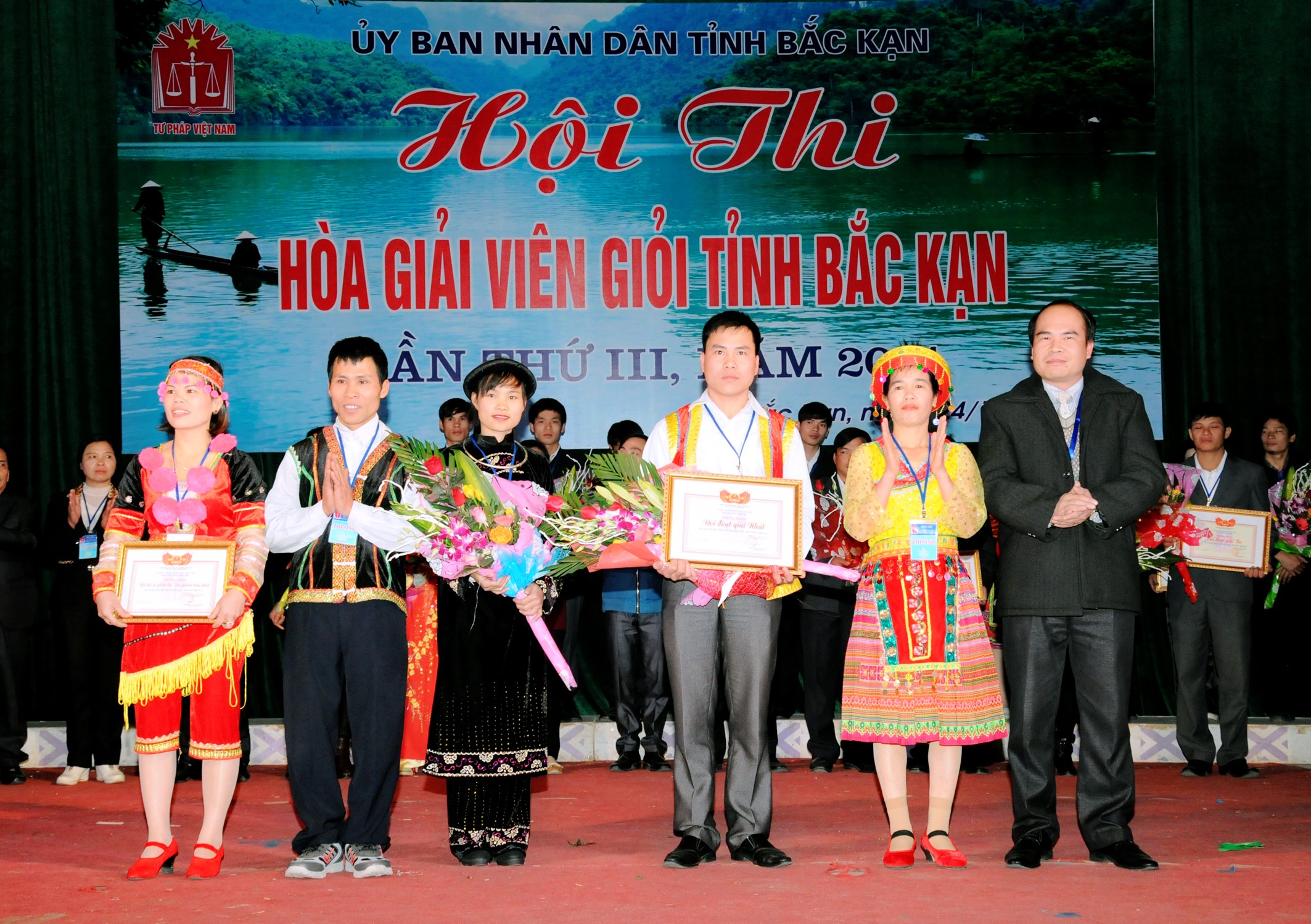 Bắc Kạn: Hưởng ứng 10 năm Ngày Pháp luật nước Cộng hòa xã hội chủ nghĩa Việt Nam (09/11)