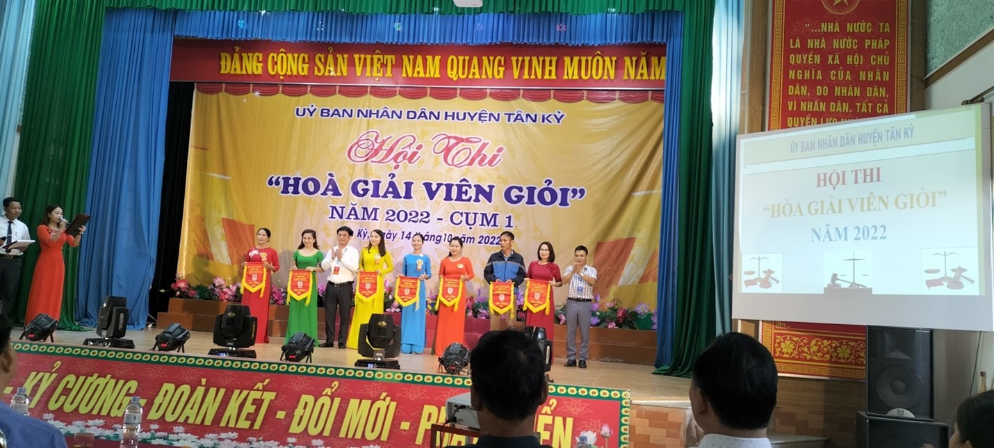 Huyện Tân Kỳ, tỉnh Nghệ An tổ chức Cuộc thi “Hòa giải viên giỏi” hưởng ứng Ngày Pháp luật Việt Nam