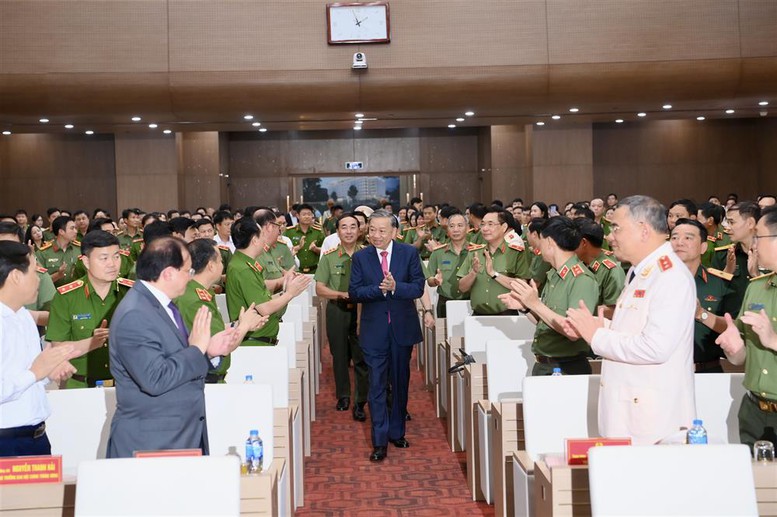 Gắn học tập và làm theo lời Bác với xây dựng lực lượng CAND chính quy, tinh nhuệ, hiện đại