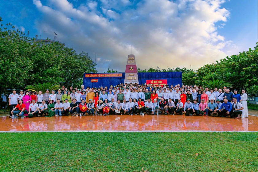 Đoàn công tác của Bộ Tư pháp tham dự Lễ kỷ niệm 50 năm Ngày Giải phóng quần đảo Trường Sa