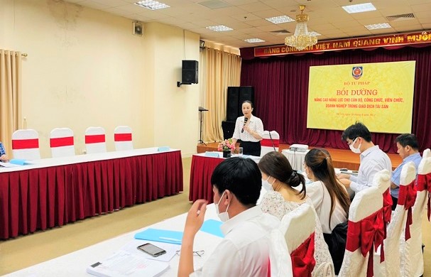 Lớp bồi dưỡng nâng cao năng lực cho cán bộ, công chức, viên chức, doanh nghiệp trong giao dịch tài sản