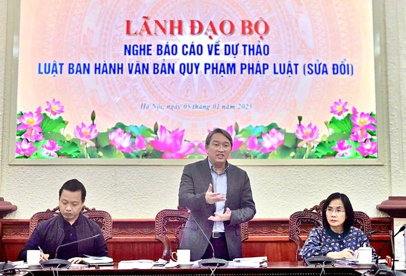 Khẩn trương hoàn thiện dự thảo Luật Ban hành văn bản quy phạm pháp luật (sửa đổi)