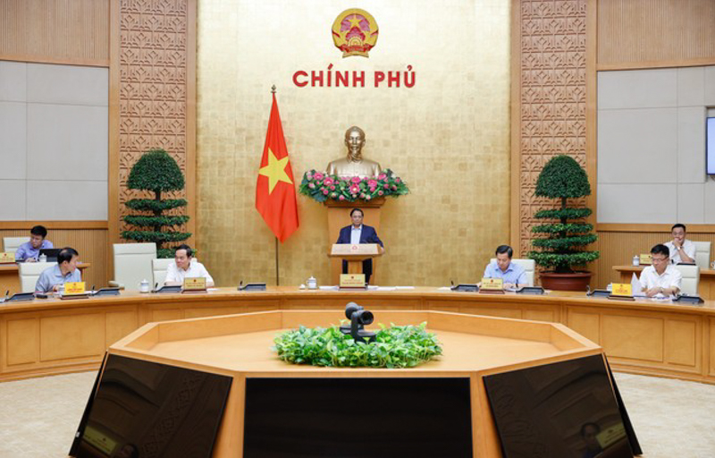 Phó Thủ tướng Lê Thành Long dự phiên họp Chính phủ về chuyên đề xây dựng pháp luật trên cương vị mới