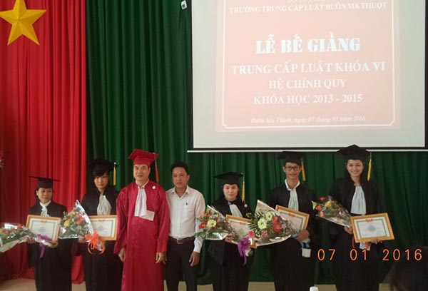 TCL Buôn Ma Thuột: bế giảng và trao bằng tốt nghiệp Khóa VI, niên khóa 2013 - 2015