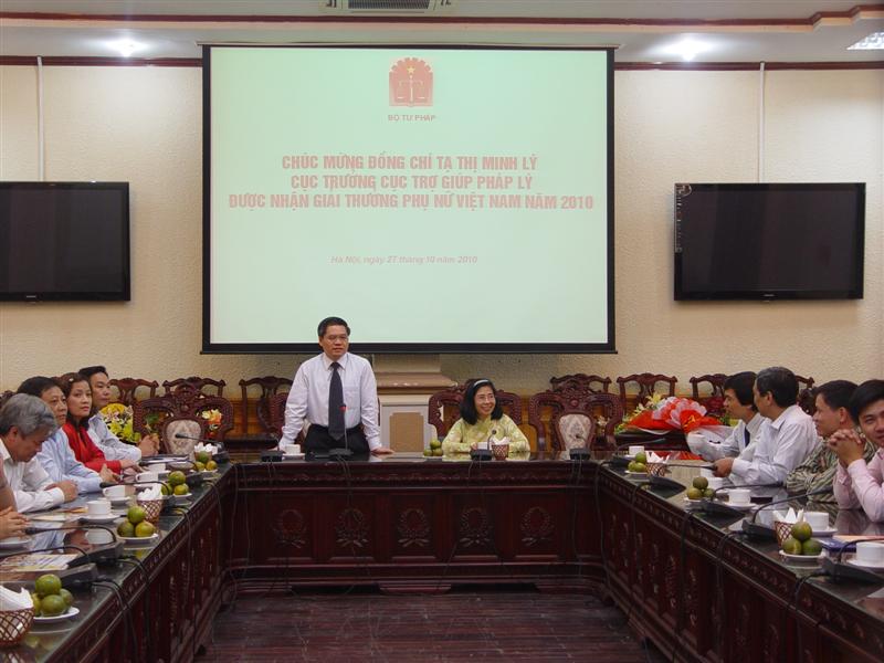 Vinh danh đồng chí Tạ Thị Minh Lý – Cục trưởng Cục Trợ giúp pháp lý
