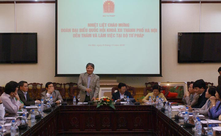 Đoàn Đại biểu Quốc hội khóa XII thành phố Hà Nội đến thăm và làm việc tại Bộ Tư pháp