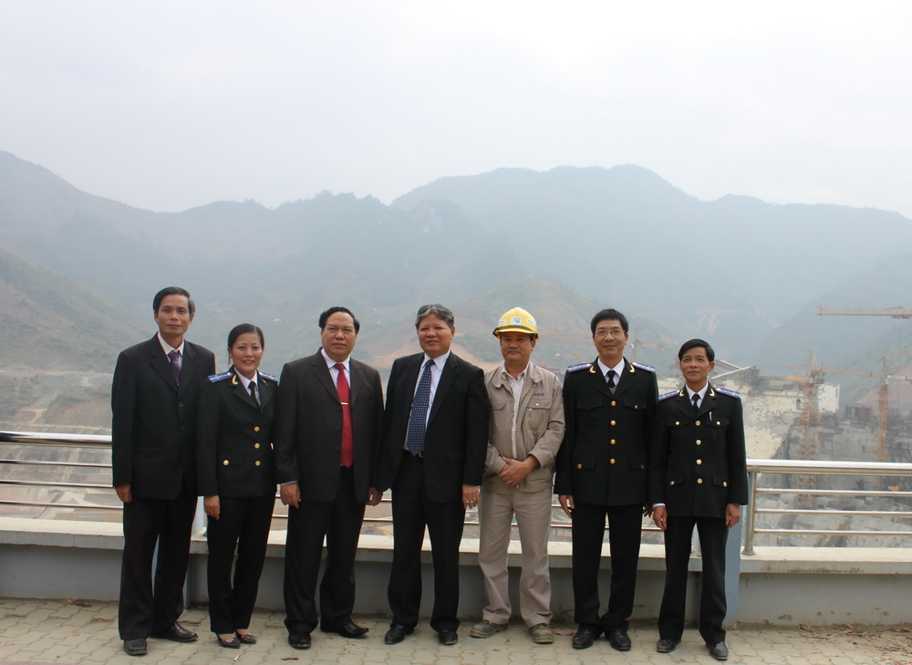 Bộ trưởng Tư pháp Hà Hùng Cường thăm nhà máy thủy điện Sơn La