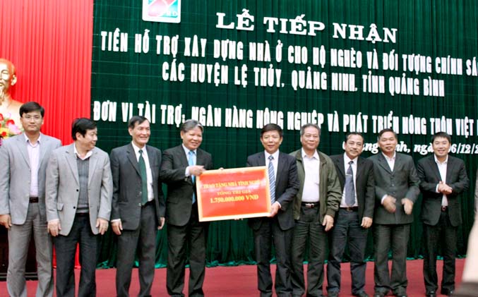 Bộ trưởng Hà Hùng Cường tiếp xúc cử tri tỉnh Quảng Bình