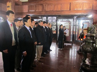 Bộ trưởng Hà Hùng Cường dâng hương tại Khu lưu niệm ATK Định Hóa