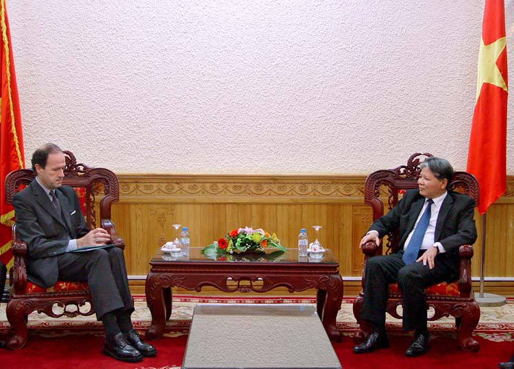 Bộ trưởng Hà Hùng Cường tiếp đại sứ Cộng hòa Pháp tại Việt Nam