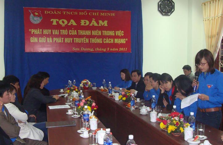 Cán bộ, đoàn viên thanh niên Văn phòng Bộ Tư pháp về thăm Quê hương cách mạng Tuyên Quang