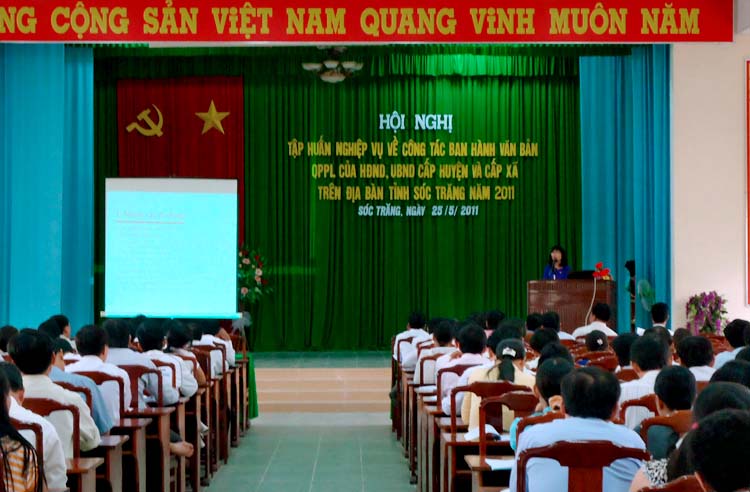 Sóc Trăng: Tập huấn nghiệp vụ công tác ban hành văn bản quy phạm pháp luật của HĐND, UBND cấp huyện, xã năm 2011