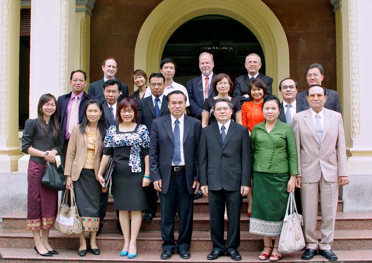 Thứ trưởng Bộ Tư pháp Đinh Trung Tụng tiếp xã giao Đoàn cán bộ Bộ Tư pháp Lào