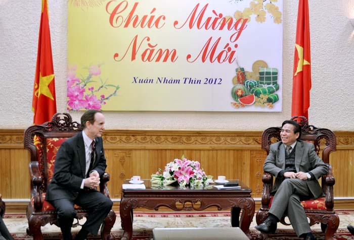 Thứ trưởng Hoàng Thế Liên tiếp Giám đốc của Phái đoàn Cơ quan Phát triển Quốc tế Hoa Kỳ tại Việt Nam 