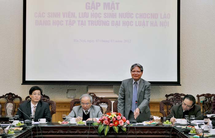 Bộ trưởng Hà Hùng Cường gặp gỡ các sinh viên Lào đang học tập tại Đại học Luật Hà Nội