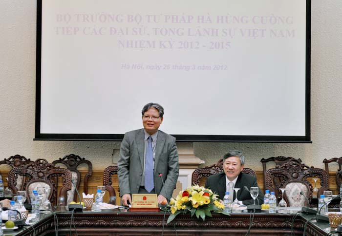 Bộ trưởng Hà Hùng Cường tiếp đoàn tân Đại sứ Việt Nam ở nước ngoài: Tích cực phối hợp để hoàn thiện hệ thống pháp luật và công tác tư pháp