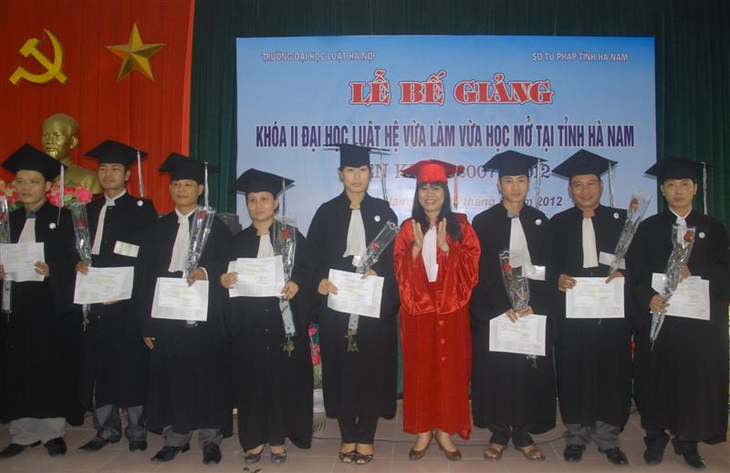 Hà Nam: Bế giảng khóa II Đại học Luật hệ vừa học vừa làm (2007- 2012)