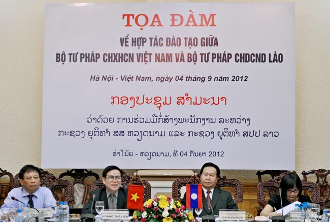 Toạ đàm về hợp tác đào tạo pháp luật giữa Việt Nam và Lào
