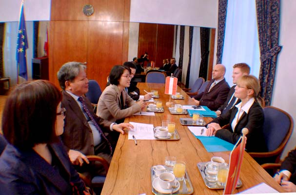 Bộ trưởng Hà Hùng Cường bắt đầu chuyến thăm và làm việc chính thức tại Cộng hòa Áo và Cộng hòa Cuba