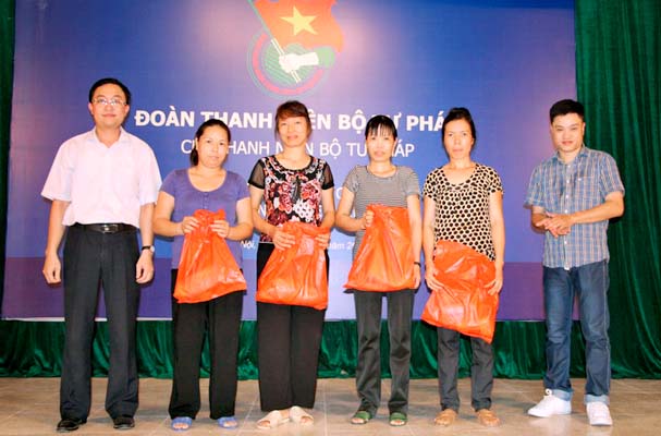 Câu lạc bộ Thanh niên Bộ Tư pháp tổ chức thăm và tặng quà Làng trẻ em Birla