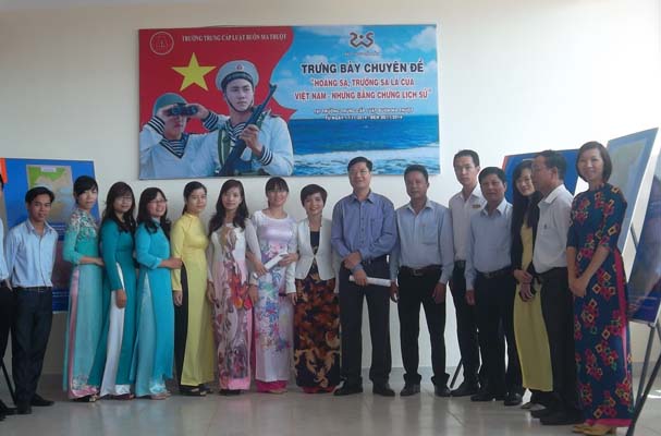 Trường Trung cấp Luật Buôn Ma Thuột tổ chức trưng bày chuyên đề Hoàng Sa, Trường Sa là của Việt Nam - những bằng chứng lịch sử, pháp lý 
