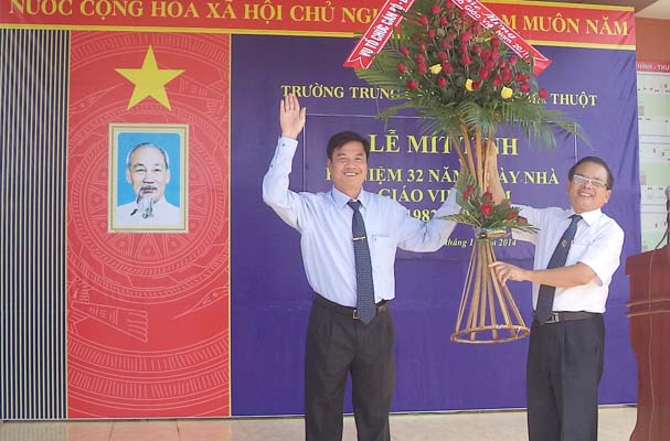 Trường Trung cấp Luật Buôn Ma Thuột tổ chức Lễ mít tinh chào mừng ngày Nhà giáo Việt Nam 20/11
