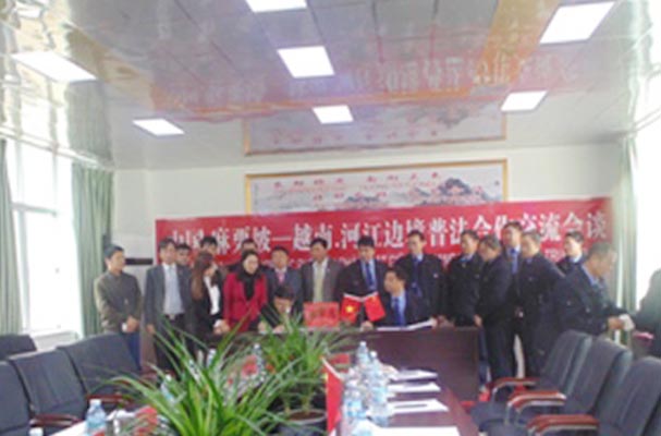 Đoàn đại biểu hữu nghị Sở Tư pháp tỉnh Hà Giang đến huyện Malypho, tỉnh Vân Nam, Trung Quốc tổ chức hoạt động giao lưu phổ biến pháp luật liên hợp biên giới